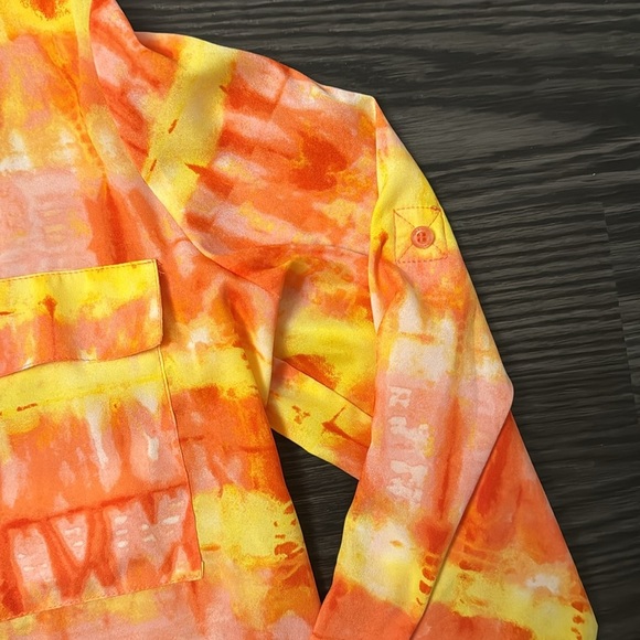 🍍CALVIN KLEIN BUTTON DOWN BLOUSE🍍SIZE LARGE🍍PIT TO PIT 23”🍍LENGTH 29”🍍Y-1 - Picture 4 of 5